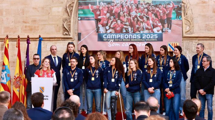 Prohens recibe a las campeonas de la Copa de la Reina