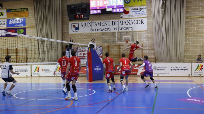 El derbi mallorquín de voleibol se queda en Manacor