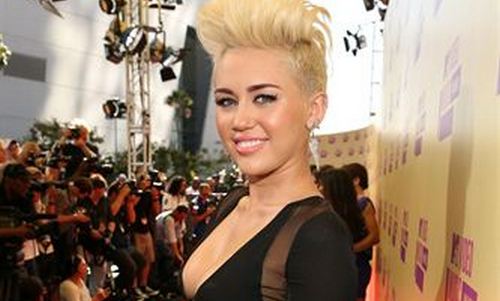 www.mallorcadiario.com  fotos 1 uploads 2012 09 miley cyrus col2 ok