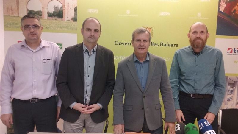 El conseller tras la rueda de prensa