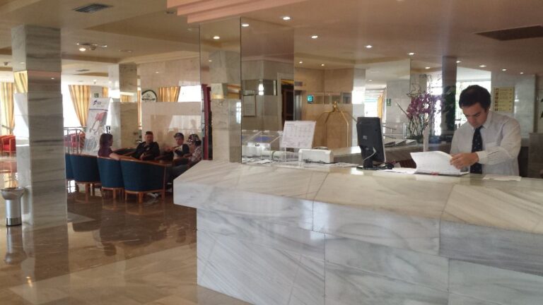 Imagen de una recepción de hotel
