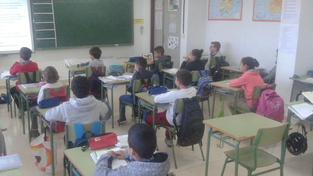 aula colegio escuela niños policía