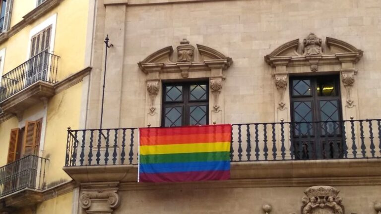 balcón lgtbi cort