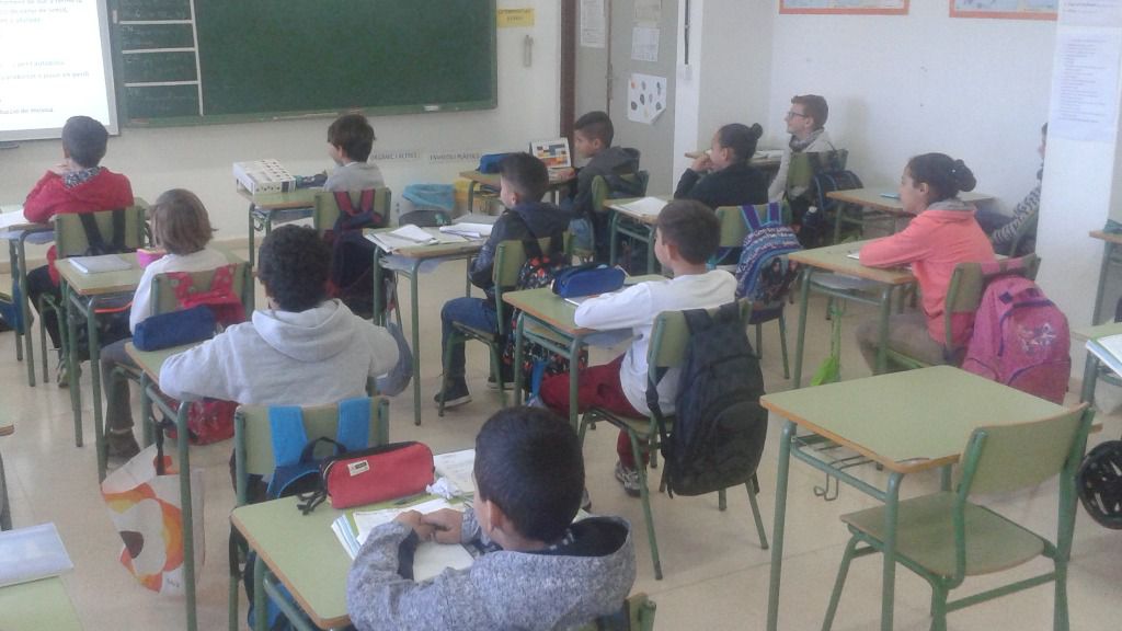 aula colegio escuela niños policía
