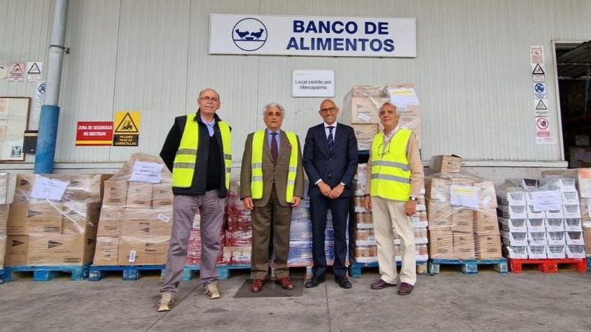 El presidente del Banco de Alimentos de Mallorca, Raimundo de Montis; y el director de Relaciones Institucionales de El Corte Inglés en Baleares, Antonio Sánchez.