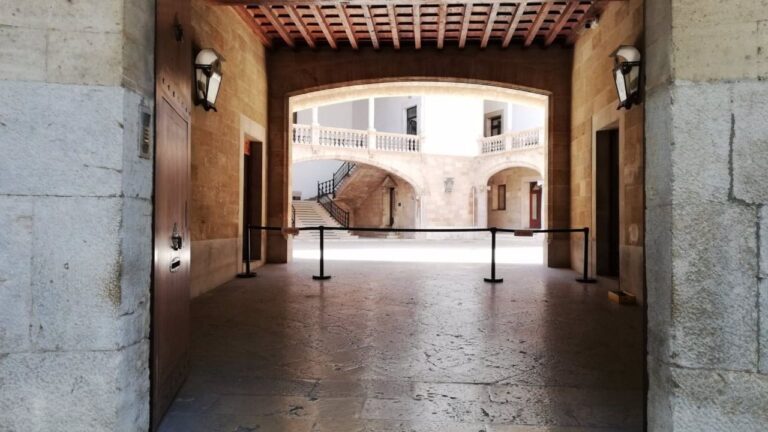 Acceso a la Audiencia Provincial, en Palma